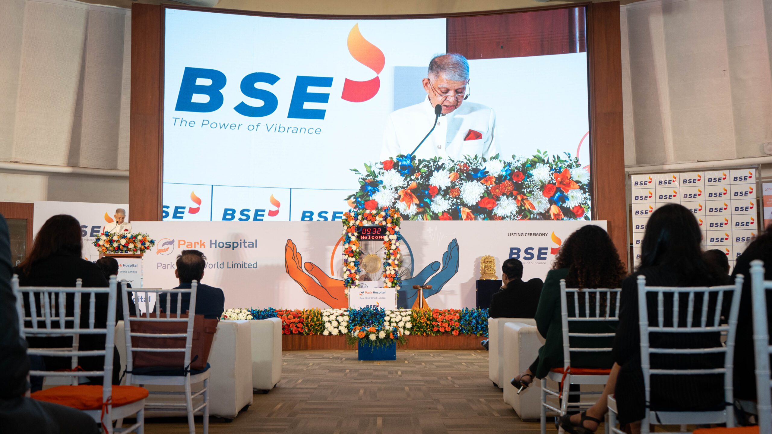 You are currently viewing From Conferences to IPOs: How Corporate Photography Shapes Brand Memory